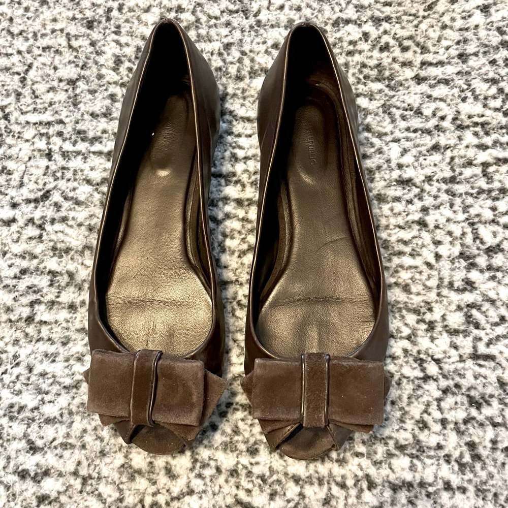 Banana Republic vintage genuine leather brown peep toe flats size 7.5